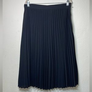 Tahari by Arthur S. Levine Pleated Skirt, Size 12 P Color Black